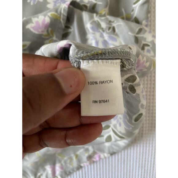 JJill Gray Floral Button Front Blouse Women’s Size M Rayon Tunic Top - Picture 7 of 9